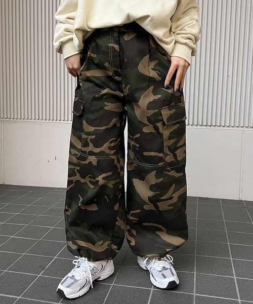 SPINNS(スピンズ)の「【累計販売1万本!!】10色展開 ツイル ドローコードワイドカーゴパンツ(カーゴパンツ・レディース・オフホワイト/カーキ/ピンク/オレンジ/グリーン/ブルー/ブラック/ブラック系/サックスブルー系/カモフラージュ/ブラウン系カモフラージュ/ブラウン/キナリ/マスタード/ベージュ系その他/チャコール/ブラック系その他2・ONESIZE)」の8枚目の写真