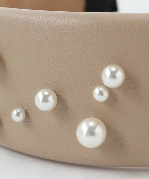 SLOBE IENA(スローブイエナ)の「【aile/エール 】 パールヘアバンド(ヘアバンド・レディース・ブラック/ベージュ・FREE)」の8枚目の写真