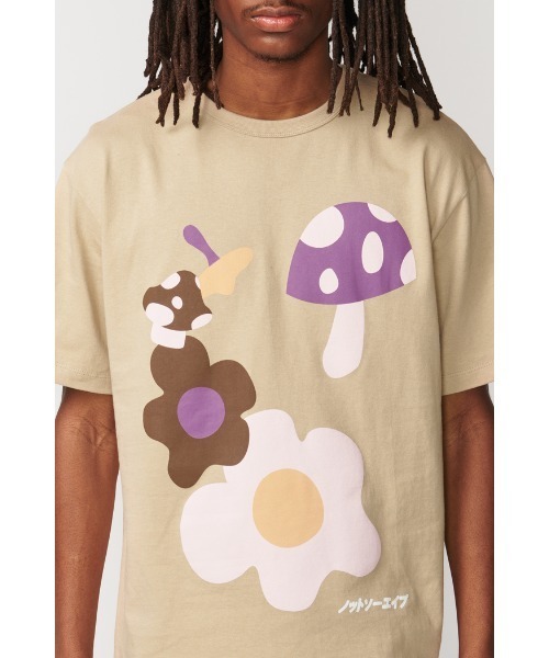Not So Ape(ノットソーエイプ)の「MUSHROOM GRAPHIC T-SHIRT(Tシャツ/カットソー・メンズ・ベージュ/ブラウン・FREE)」の2枚目の写真