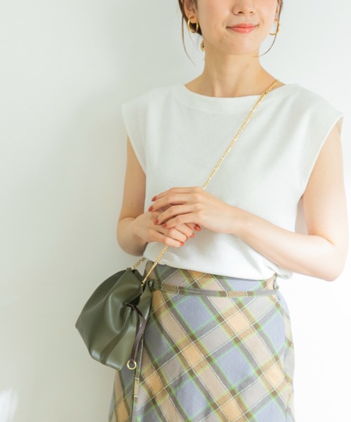 URBAN RESEARCH（アーバンリサーチ）の「サーマルボートネックカットソー（Tシャツ/カットソー・レディース・オフホワイト/ブラック/カーキ/グリーン系その他/オレンジ系その他・FREE）」の2枚目の写真