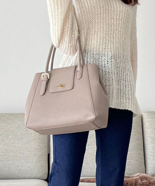 MAJESTIC LEGON(マジェスティックレゴン)の「Ladyスクエアハンドバッグ(ハンドバッグ・レディース・ブラック/アイボリー/グレイッシュベージュ・FREE)」の3枚目の写真