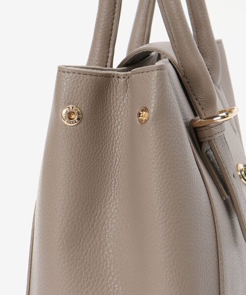 MAJESTIC LEGON(マジェスティックレゴン)の「Ladyスクエアハンドバッグ(ハンドバッグ・レディース・ブラック/アイボリー/グレイッシュベージュ・FREE)」の18枚目の写真