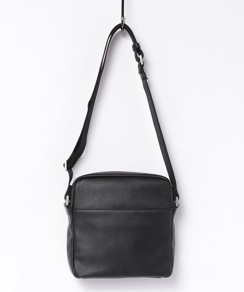Guess（ゲス）の「CERTOSA Saffiano Smartcrossbody クロス