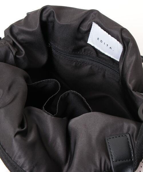 EDITA.（エディータ）の「EDITA/エディータ 巾着バッグ 2way ショルダーバッグ トートバッグ ネオプレン 肩掛け 斜め掛け A4収納可 洗える 通勤バッグ（トートバッグ・レディース・ベージュ/オフホワイト/ブラック系その他/チャコールグレー/オリーブ/ブラック・FREE）」の9枚目の写真