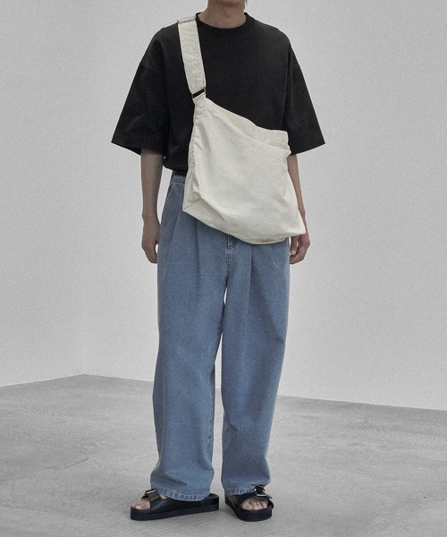 RUUBON（ルーボン）の「【RUUBON】canvas big shoulder bag / キャンバス ビッグ ショルダーバッグ（ショルダーバッグ・メンズ・ナチュラル/ブラック/グレー・FREE）」の11枚目の写真