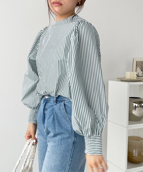 Meli rich(メリーリッチ)の「前後2WAYボリュームスリーブブラウス(シャツ/ブラウス・レディース・オレンジ/サックスブルー/グリーン/ネイビー/オフホワイト/グレイッシュベージュ・MEDIUM)」の4枚目の写真