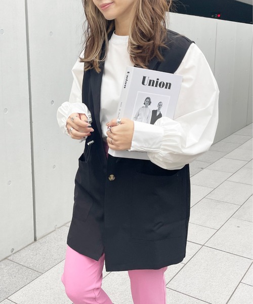 Meli rich(メリーリッチ)の「前後2WAYボリュームスリーブブラウス(シャツ/ブラウス・レディース・オレンジ/サックスブルー/グリーン/ネイビー/オフホワイト/グレイッシュベージュ・MEDIUM)」の18枚目の写真