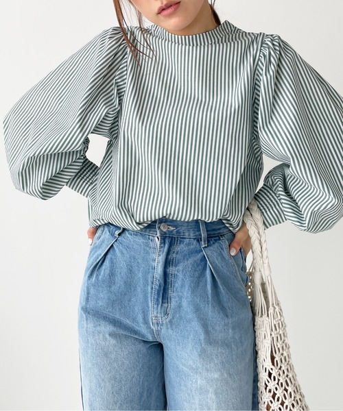 Meli rich(メリーリッチ)の「前後2WAYボリュームスリーブブラウス(シャツ/ブラウス・レディース・オレンジ/サックスブルー/グリーン/ネイビー/オフホワイト/グレイッシュベージュ・MEDIUM)」の14枚目の写真