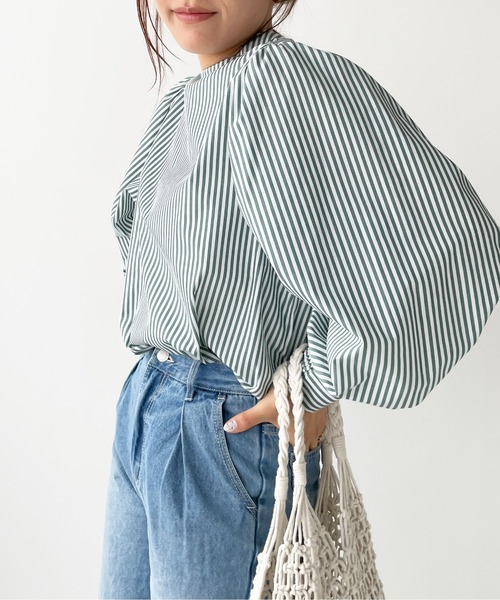 Meli rich(メリーリッチ)の「前後2WAYボリュームスリーブブラウス(シャツ/ブラウス・レディース・オレンジ/サックスブルー/グリーン/ネイビー/オフホワイト/グレイッシュベージュ・MEDIUM)」の15枚目の写真