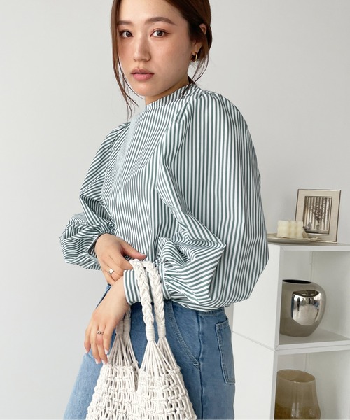 Meli rich(メリーリッチ)の「前後2WAYボリュームスリーブブラウス(シャツ/ブラウス・レディース・オレンジ/サックスブルー/グリーン/ネイビー/オフホワイト/グレイッシュベージュ・MEDIUM)」の13枚目の写真