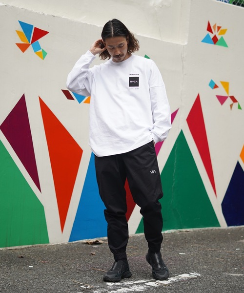 RVCA（ルーカ）の「RVCA メンズ  VA BOXED RVCA LT ロングスリーブＴシャツ【2023年春夏モデル】/ルーカバックプリントロゴ長袖ロンT（Tシャツ/カットソー・メンズ・サンドベージュ/ブラック/ホワイト・X-LARGE/MEDIUM/LARGE）」の4枚目の写真