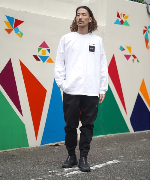 RVCA（ルーカ）の「RVCA メンズ  VA BOXED RVCA LT ロングスリーブＴシャツ【2023年春夏モデル】/ルーカバックプリントロゴ長袖ロンT（Tシャツ/カットソー・メンズ・サンドベージュ/ブラック/ホワイト・X-LARGE/MEDIUM/LARGE）」の5枚目の写真