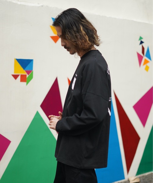 RVCA（ルーカ）の「RVCA メンズ  VA BOXED RVCA LT ロングスリーブＴシャツ【2023年春夏モデル】/ルーカバックプリントロゴ長袖ロンT（Tシャツ/カットソー・メンズ・サンドベージュ/ブラック/ホワイト・X-LARGE/MEDIUM/LARGE）」の19枚目の写真