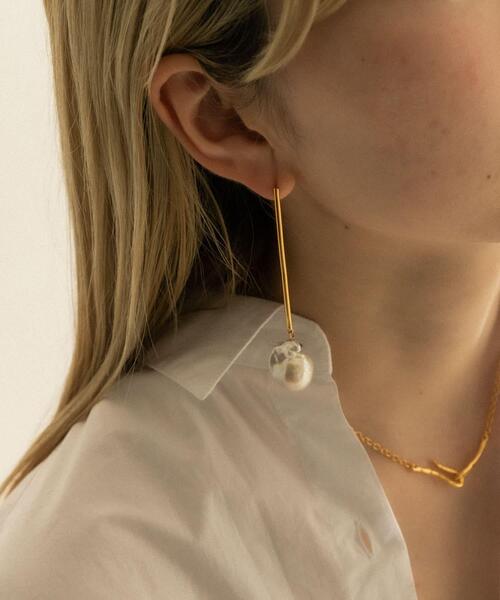 SMELLY(スメリー)の「SMELLY so’ baroque pearl bar pierce(ピアス(両耳用)・レディース・ゴールド・-)」の8枚目の写真