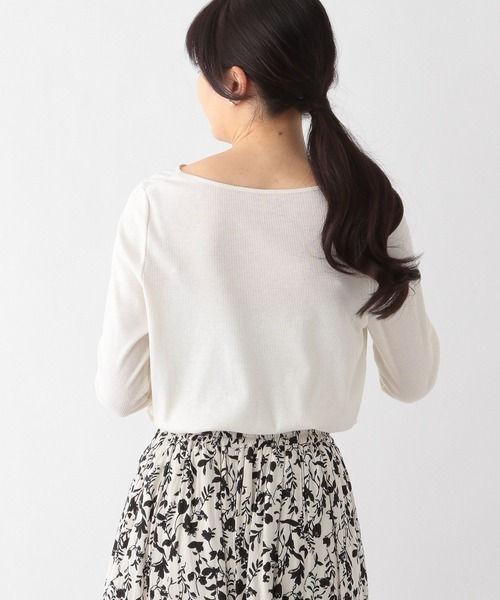 GLOBAL WORK(グローバルワーク)の「シア―ボートネックロングスリーブ/一部店舗限定/176629(Tシャツ/カットソー・レディース・ブラック/ライトオリーブ/オフホワイト・MEDIUM/LARGE)」の4枚目の写真