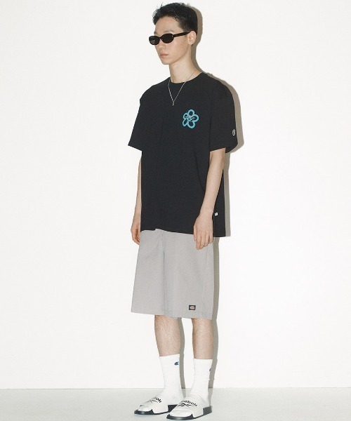 ISTKUNST（イストクンスト）の「A'GEM/9 × .kom『ISTKUNST/イストクンスト』flower smile TEE/フラワースマイル 半袖　カットソー（Tシャツ/カットソー・メンズ・グリーン/ホワイト/ブラック/ピンク・L/S/M）」の9枚目の写真