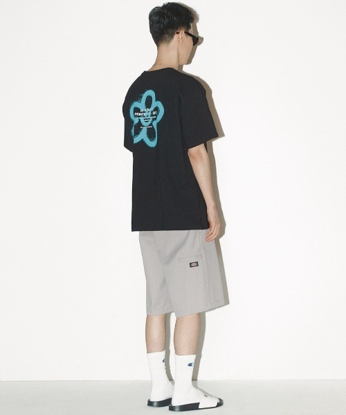 ISTKUNST（イストクンスト）の「A'GEM/9 × .kom『ISTKUNST/イストクンスト』flower smile TEE/フラワースマイル 半袖　カットソー（Tシャツ/カットソー・メンズ・グリーン/ホワイト/ブラック/ピンク・L/S/M）」の10枚目の写真