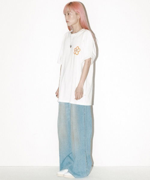 ISTKUNST（イストクンスト）の「A'GEM/9 × .kom『ISTKUNST/イストクンスト』flower smile TEE/フラワースマイル 半袖　カットソー（Tシャツ/カットソー・メンズ・グリーン/ホワイト/ブラック/ピンク・L/S/M）」の7枚目の写真