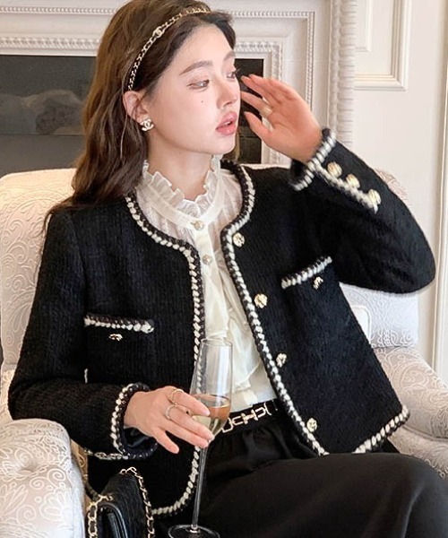 Sibra（シブラ）の「ツイードショート丈コ－ト（ノーカラージャケット・レディース・ブラック/ホワイト/ピンク・M）」の10枚目の写真