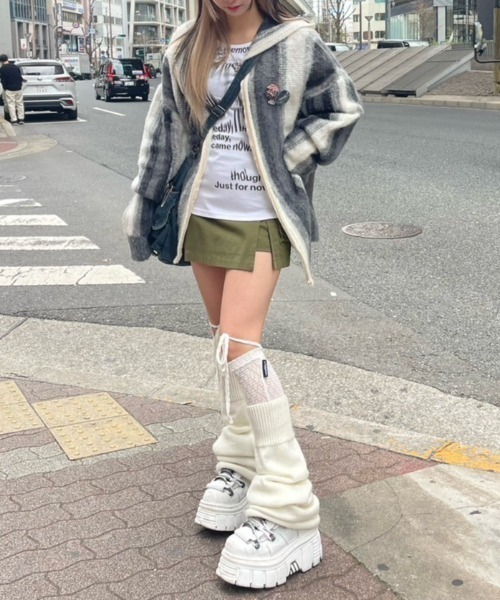 UGLY SHADOW（アグリーシャドウ）の「【Uglyshadow】LACE LONG SOCKS（ソックス/靴下・レディース・ホワイト/ブラック・ONE SIZE）」の2枚目の写真