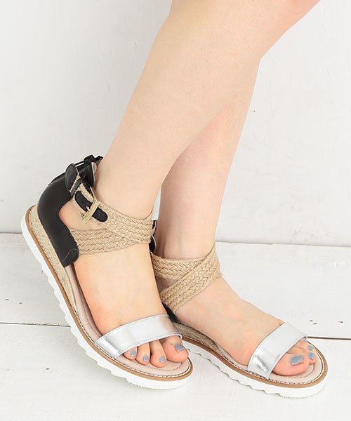 B:MING by BEAMS（ビーミングバイビームス）の「Bailarina by SKA / アンクルクロスサンダル（サンダル・レディース・ブラック/ブラウン・36/37/38）」の2枚目の写真