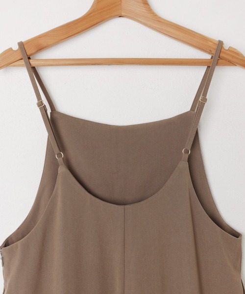 evernavy（エバーネイビー）の「とろみ素材スクエアネックサロペット（サロペット/オーバーオール・レディース・グレイッシュベージュ/キナリ/ネイビー/ブラック・M/S/L）」の20枚目の写真