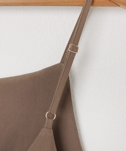 evernavy（エバーネイビー）の「とろみ素材スクエアネックサロペット（サロペット/オーバーオール・レディース・グレイッシュベージュ/キナリ/ネイビー/ブラック・M/S/L）」の18枚目の写真