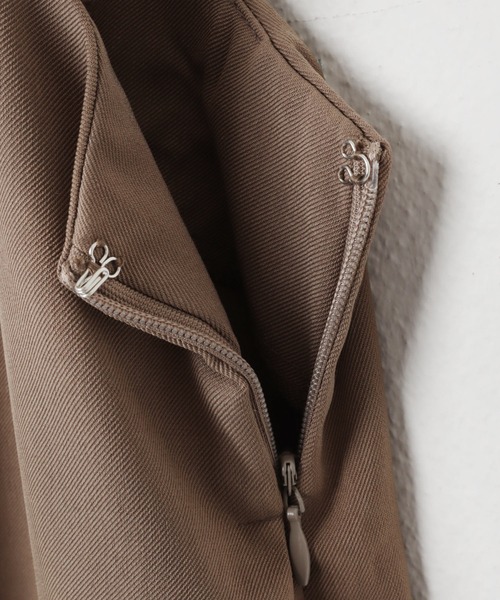 evernavy（エバーネイビー）の「とろみ素材スクエアネックサロペット（サロペット/オーバーオール・レディース・グレイッシュベージュ/キナリ/ネイビー/ブラック・M/S/L）」の16枚目の写真