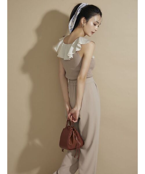 RESEXXY（リゼクシー）の「ニュアンスフラワースカーフ（シュシュ・レディース・アイボリー/ブラック・FREE）」の4枚目の写真