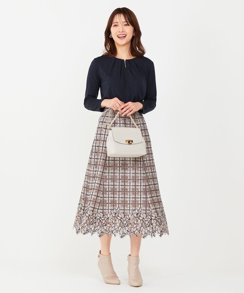 ANY SIS(エニィスィス)の「【吸水速乾】コンフォートジャージータック カットソー(Tシャツ/カットソー・レディース・アイボリー系/ネイビー系・4)」の5枚目の写真