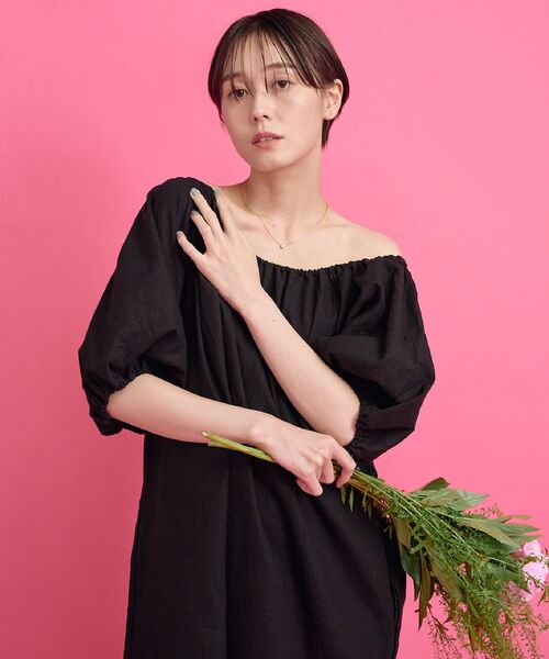 Kari & lili(カウリアンドリィリィ)の「offshouider op(ワンピース・レディース・ブラック/ベージュ/ピンク・FREE)」の2枚目の写真