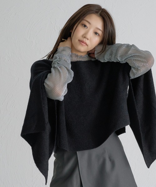 soie by apres jour mignon(ソワバイアプレジュールミニョン)の「【soie by apres jour mignon】袖スリットブークレニットポンチョ【ZOZOTOWN限定アイテム】(ニット/セーター・レディース・レッド/グレー/アイボリー/ブラック・フリー)」の1枚目の写真