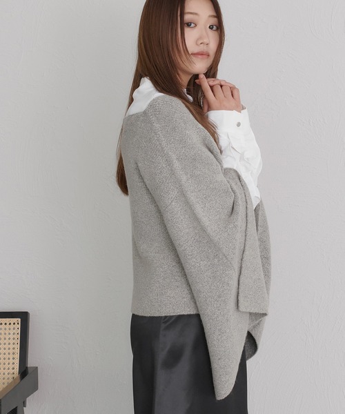 soie by apres jour mignon(ソワバイアプレジュールミニョン)の「【soie by apres jour mignon】袖スリットブークレニットポンチョ【ZOZOTOWN限定アイテム】(ニット/セーター・レディース・レッド/グレー/アイボリー/ブラック・フリー)」の6枚目の写真