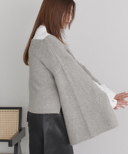 soie by apres jour mignon(ソワバイアプレジュールミニョン)の「【soie by apres jour mignon】袖スリットブークレニットポンチョ【ZOZOTOWN限定アイテム】(ニット/セーター・レディース・レッド/グレー/アイボリー/ブラック・フリー)」の7枚目の写真