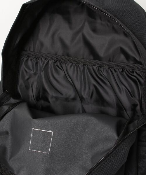 Carhartt（カーハート）の「【Carhartt カーハート】ESSENTIAL 21L LAPTOP BACK PACK/エッセンシャル 21L ラップトップバックパック（バックパック/リュック・メンズ・ブラック/グリーン/ブラウン/オレンジ・FREE）」の7枚目の写真