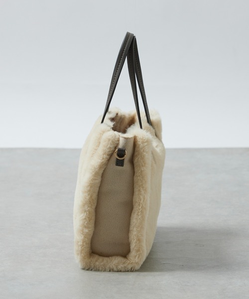 un dix cors（アンディコール）の「リバーシブルムートン風2WAYバッグ（ハンドバッグ・レディース・グレイッシュベージュ/オフホワイト・FREE）」の6枚目の写真