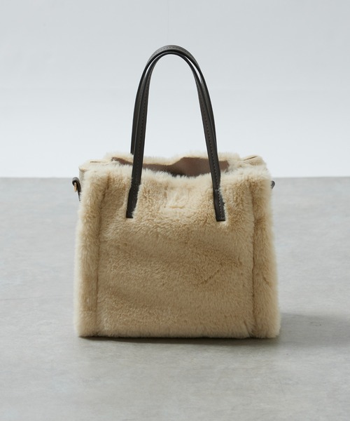 un dix cors（アンディコール）の「リバーシブルムートン風2WAYバッグ（ハンドバッグ・レディース・グレイッシュベージュ/オフホワイト・FREE）」の5枚目の写真