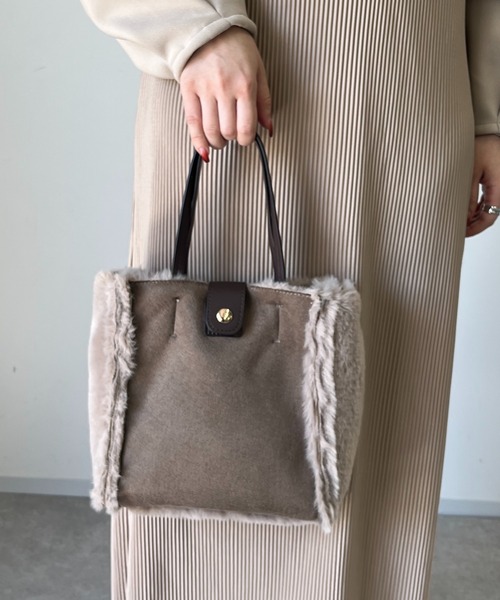 un dix cors（アンディコール）の「リバーシブルムートン風2WAYバッグ（ハンドバッグ・レディース・グレイッシュベージュ/オフホワイト・FREE）」の21枚目の写真