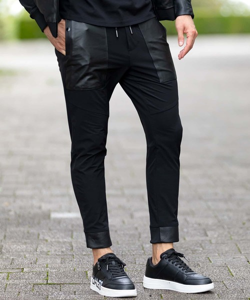 1PIU1UGUALE3 RELAX (ウノピゥウノウグァーレトレ リラックス)の「1PIU1UGUALE3 RELAX(ウノピゥウノウグァーレトレ リラックス)シープレザーコンビロングパンツ(その他パンツ・メンズ・ブラック/ホワイト・S/M/L/XL/XXL)」の2枚目の写真