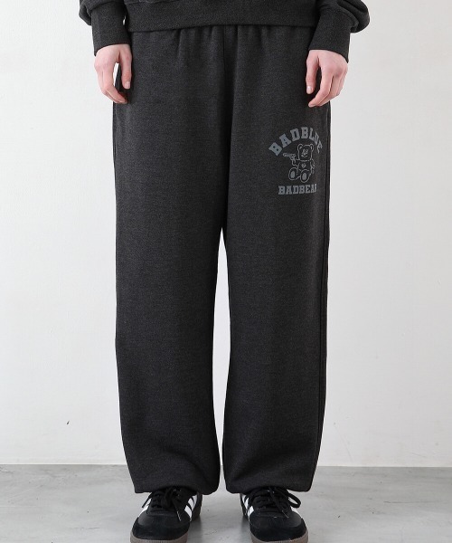 BadBlue（バッドブルー）の「BadBlue (バッドブルー) College Sweat Pants Charcoal（スウェットパンツ・レディース・チャコールグレー・フリー）」の3枚目の写真