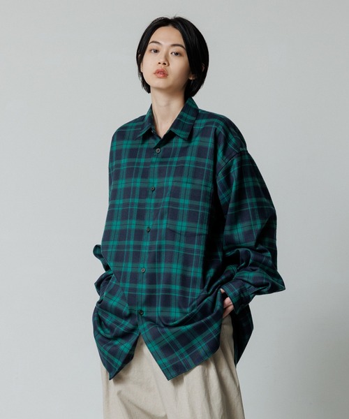 ADAM ET ROPE'(アダムエロペ)の「【WEB限定】スーパールーズシルエット ビッグブロックチェック シャツ / ユニセックス(シャツ/ブラウス・メンズ・グリーン系その他/ホワイト系その他/レッド系その他・L/M)」の3枚目の写真