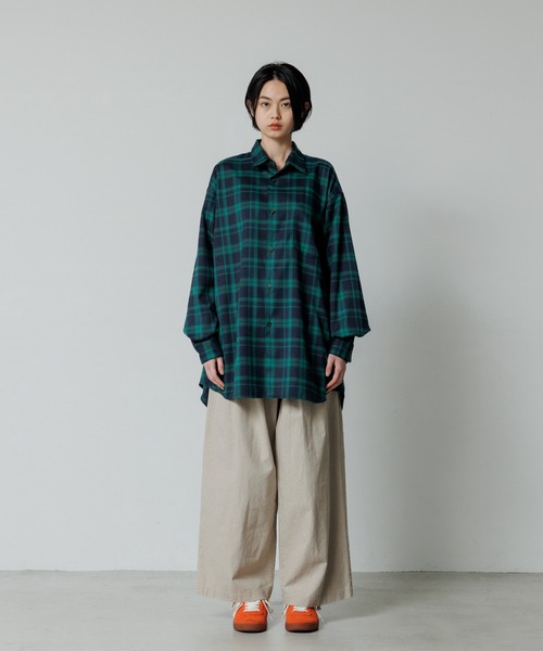 ADAM ET ROPE'(アダムエロペ)の「【WEB限定】スーパールーズシルエット ビッグブロックチェック シャツ / ユニセックス(シャツ/ブラウス・メンズ・グリーン系その他/ホワイト系その他/レッド系その他・L/M)」の22枚目の写真