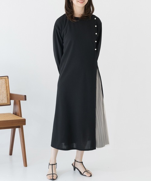 INCEDE(インシード)の「ボタンディテール プリーツ切り替えワンピース(ワンピース・レディース・ブラック/グレイッシュベージュ・M/L/LL/3L/4L)」の4枚目の写真
