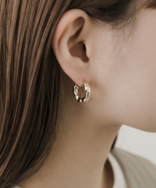 SMELLY(スメリー)の「メタルニュアンスワンタッチピアス(ピアス(両耳用)・レディース・シルバー/ゴールド・-)」の1枚目の写真