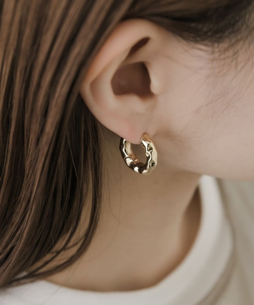 SMELLY(スメリー)の「メタルニュアンスワンタッチピアス(ピアス(両耳用)・レディース・シルバー/ゴールド・-)」の4枚目の写真