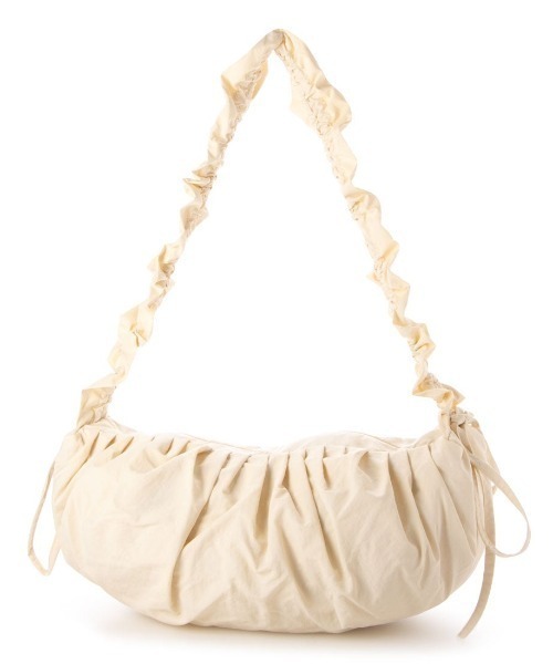 cache cache(カシュ カシュ)の「カシュカシュ cachecache / フリルハンドルタックショルダー(ショルダーバッグ・レディース・ブラック/シルバー/アイボリー・FREE)」の4枚目の写真