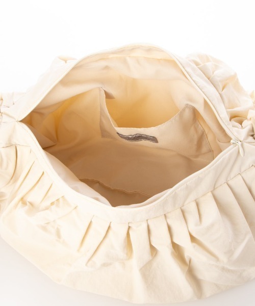 cache cache(カシュ カシュ)の「カシュカシュ cachecache / フリルハンドルタックショルダー(ショルダーバッグ・レディース・ブラック/シルバー/アイボリー・FREE)」の6枚目の写真