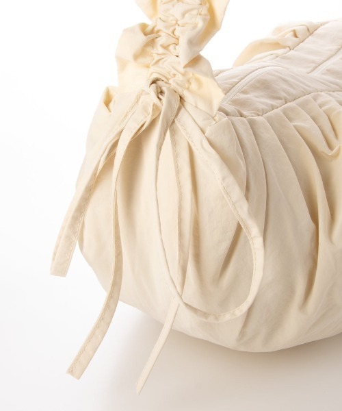 cache cache(カシュ カシュ)の「カシュカシュ cachecache / フリルハンドルタックショルダー(ショルダーバッグ・レディース・ブラック/シルバー/アイボリー・FREE)」の8枚目の写真