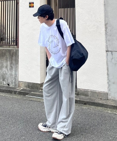 Chikashitsu +（チカシツプラス）の「【Chikashitsu +】logo graphic t-shirt 2 / ロゴグラフィック半袖Tシャツ（Tシャツ/カットソー・メンズ・チャコール/ブラック/ホワイト・ONE SIZE）」の13枚目の写真