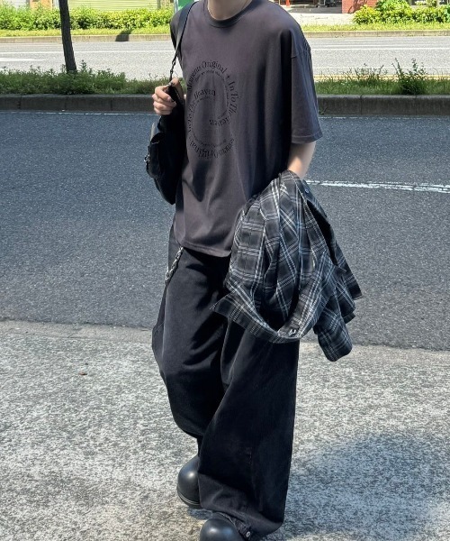 Chikashitsu +（チカシツプラス）の「【Chikashitsu +】logo graphic t-shirt 2 / ロゴグラフィック半袖Tシャツ（Tシャツ/カットソー・メンズ・チャコール/ブラック/ホワイト・ONE SIZE）」の19枚目の写真